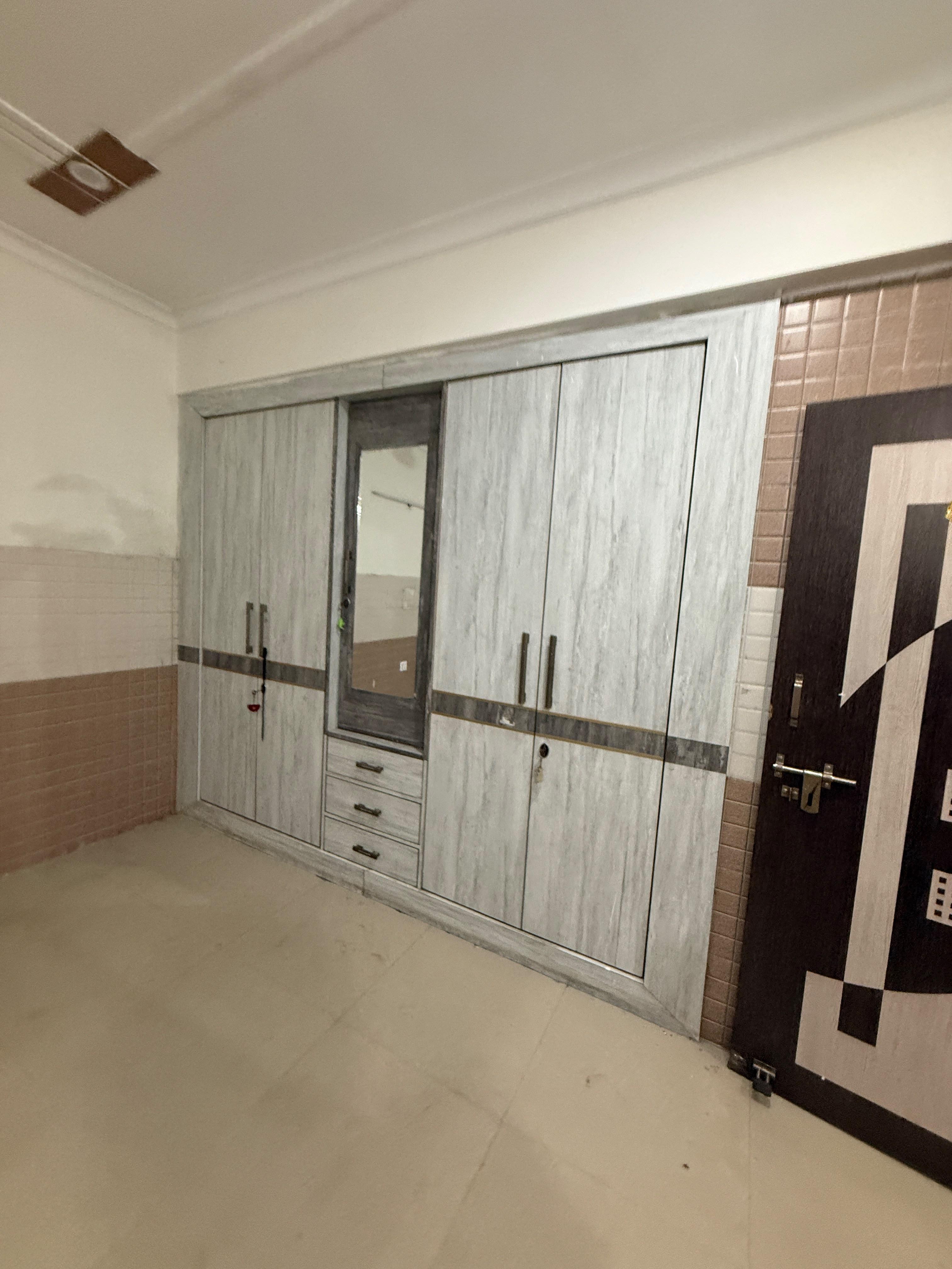 5+ BHK Flat for Rent, Sector 15A Noida — photo 1