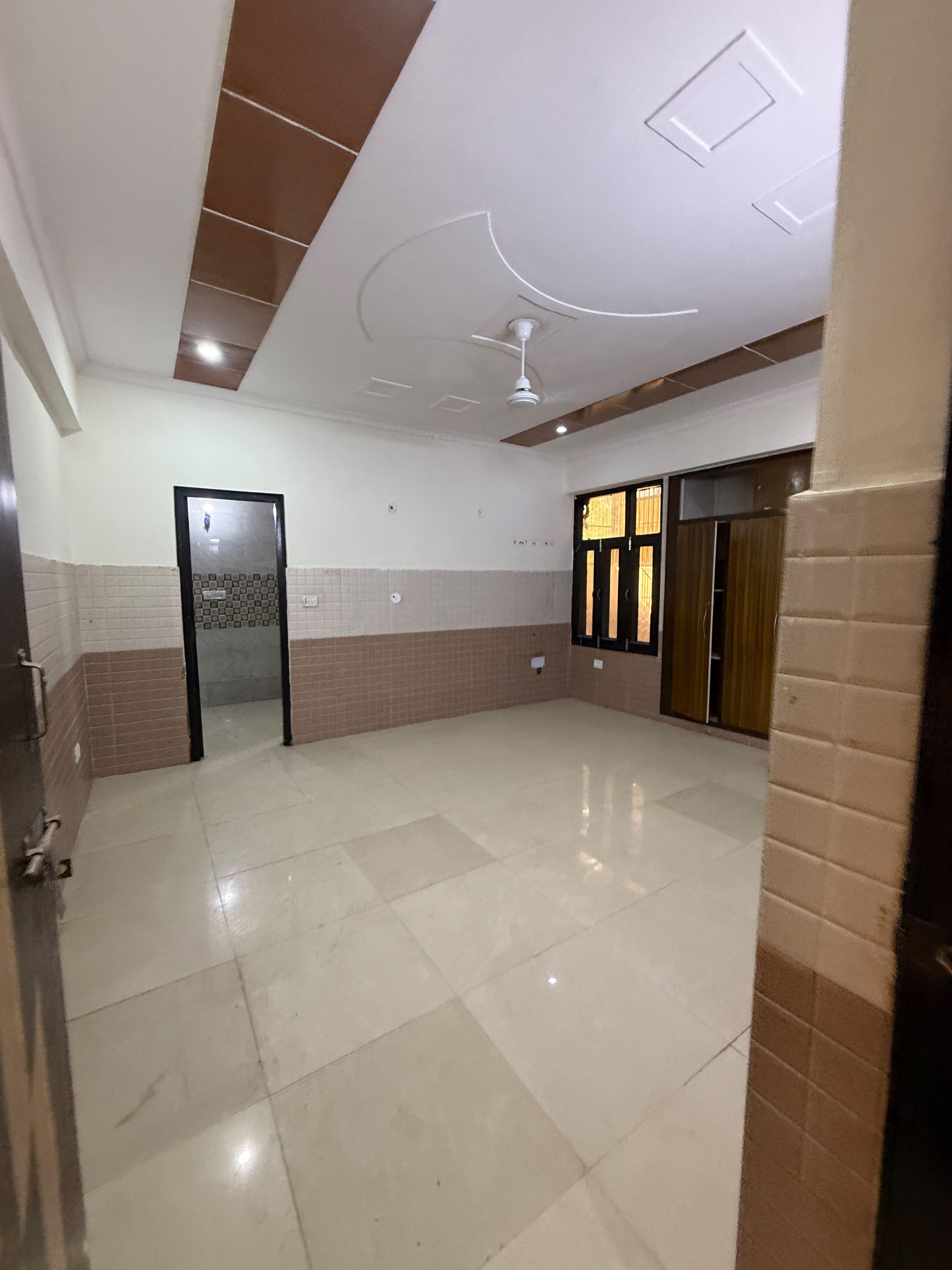 5+ BHK Flat for Rent, Sector 15A Noida — photo 2