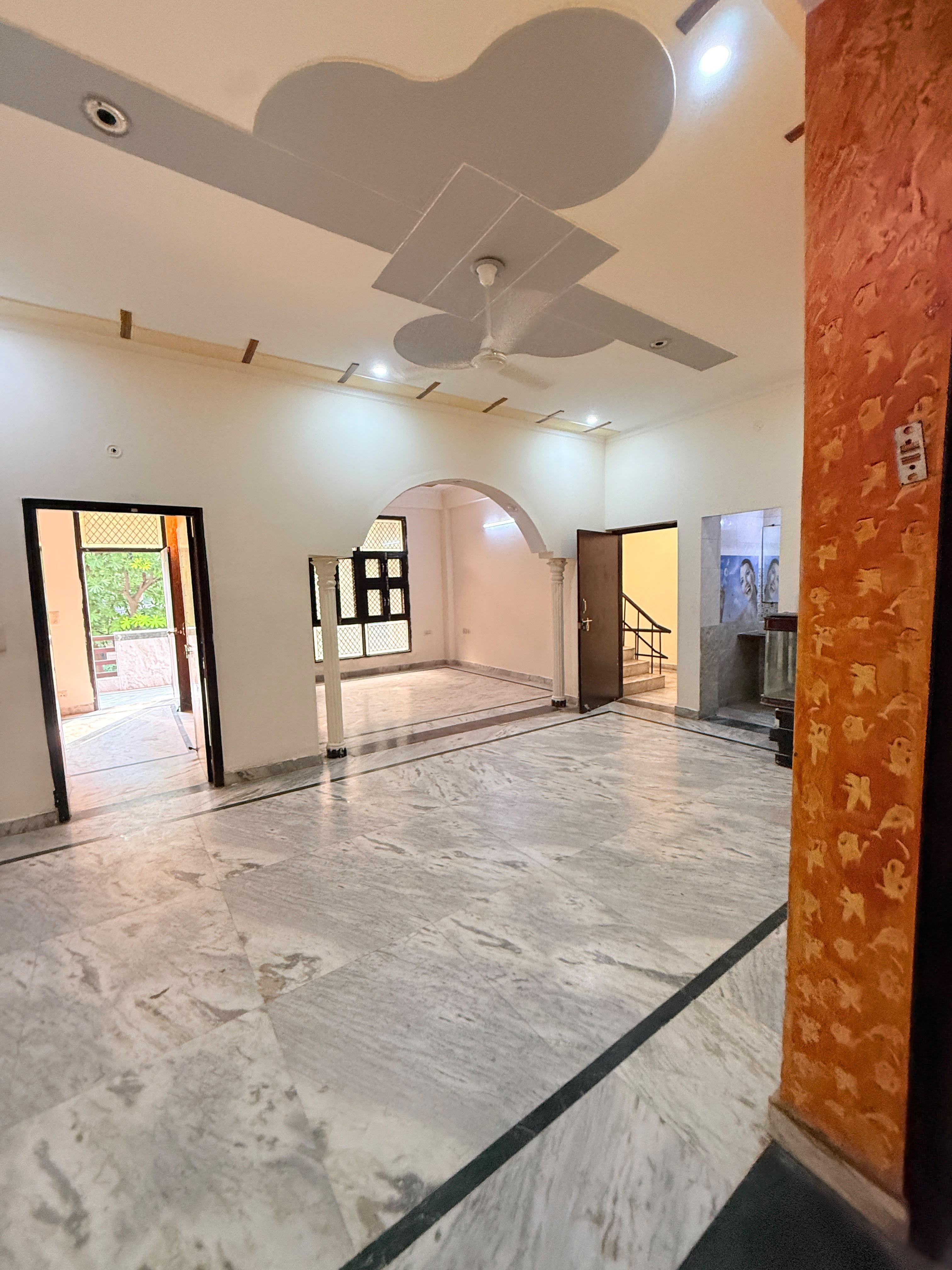 5+ BHK Flat for Rent, Sector 15A Noida — photo 10