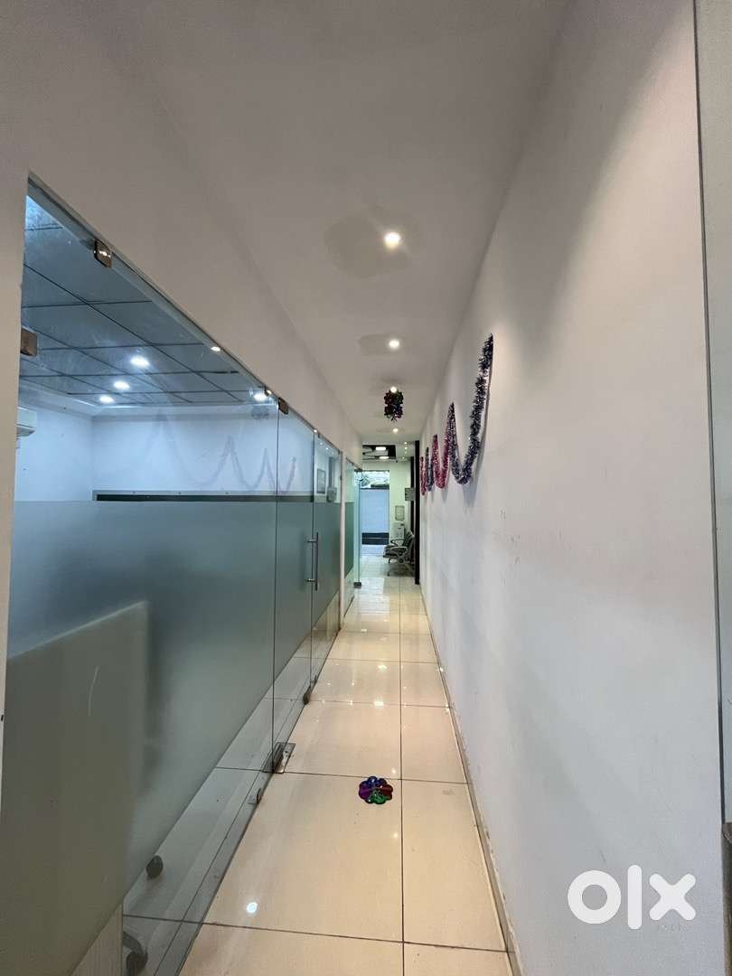 920 SQ FT SHOWROOM FOR SALE — photo 3