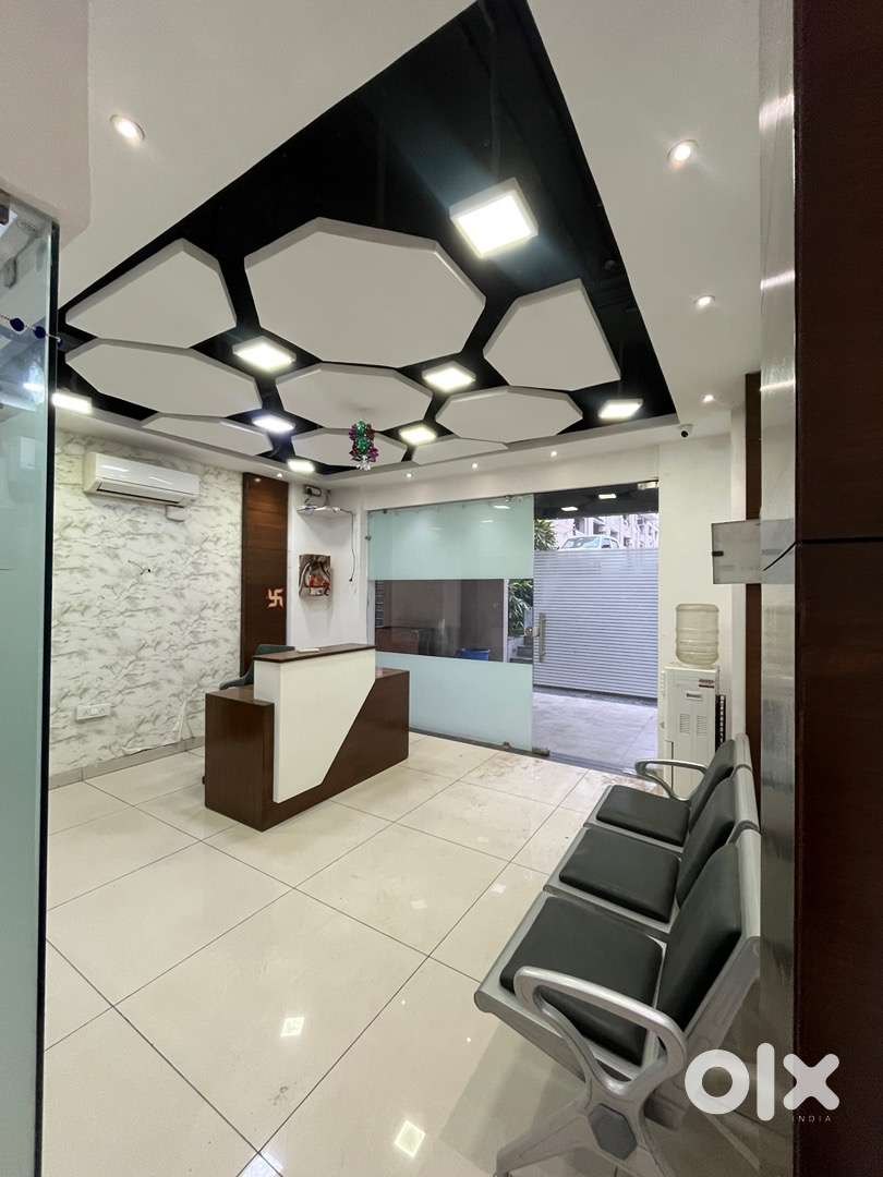 920 SQ FT SHOWROOM FOR SALE — photo 4